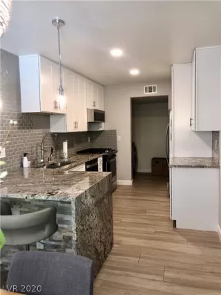 Photo #5: 2208115 Listing 