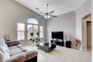 Photo #2: 2208158 Listing