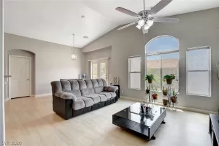 Photo #3: 2208158 Listing