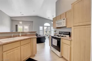 Photo #4: 2208158 Listing