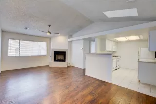 Photo #4: 2208208 Listing 