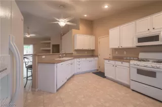 Photo #5: 2208215 Listing 