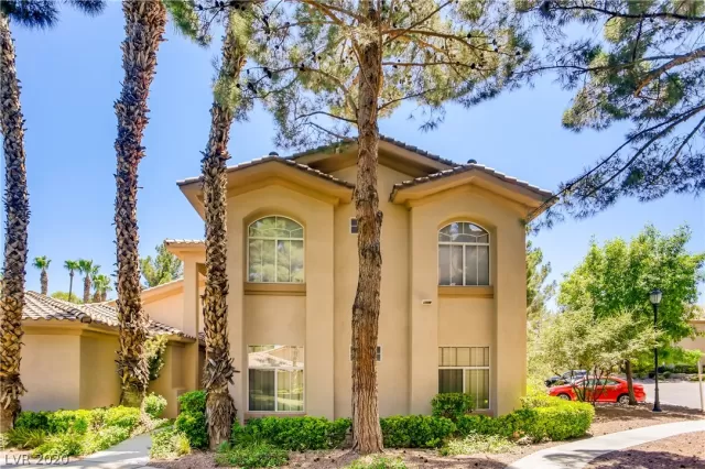 MLS: 2208246 Condo For Sale