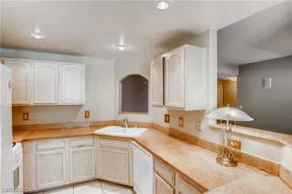 Photo #5: 2208246 Listing