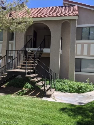 Photo #3: 2208257 Listing