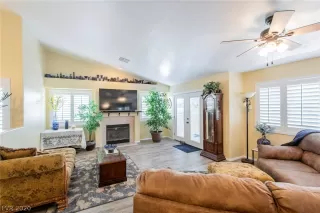 Photo #1: 2208298 Listing