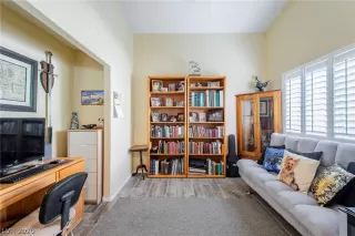 Photo #3: 2208298 Listing