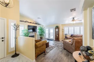 Photo #4: 2208298 Listing