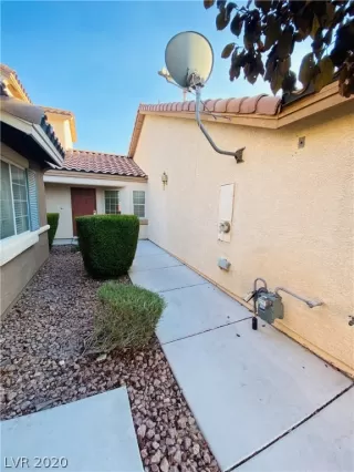 Photo #1: 2208421 Listing