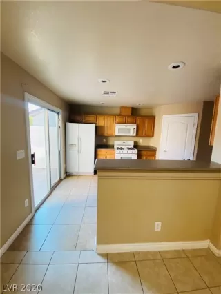 Photo #3: 2208421 Listing