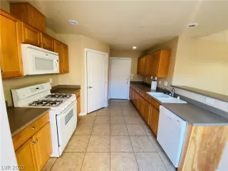 Photo #4: 2208421 Listing