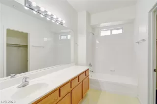 Photo #5: 2208489 Listing 