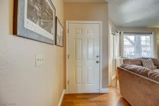 Photo #3: 2208552 Listing