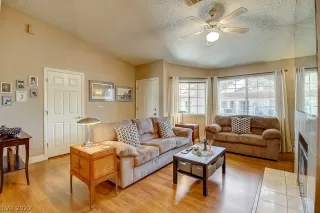 Photo #4: 2208552 Listing