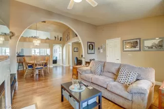 Photo #5: 2208552 Listing