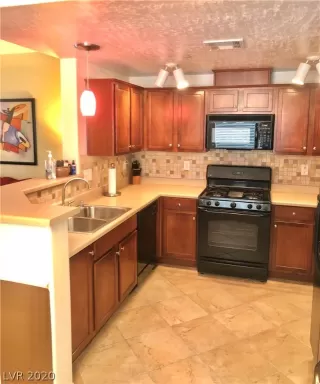 Photo #2: 2208601 Listing