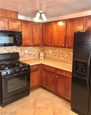 Photo #3: 2208601 Listing