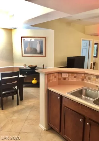 Photo #4: 2208601 Listing