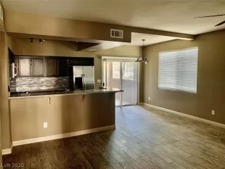 Photo #3: 2208606 Listing 
