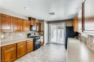 Photo #5: 2208628 Listing