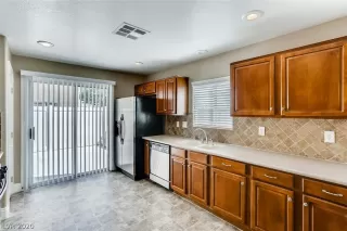 Photo #6: 2208628 Listing