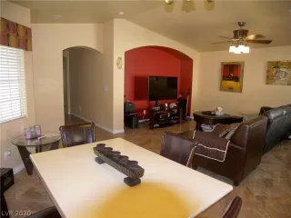 Photo #5: 2208640 Listing 