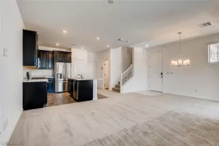 Photo #3: 2208641 Listing