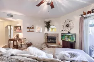 Photo #3: 2208708 Listing