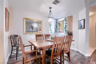 Photo #4: 2208708 Listing