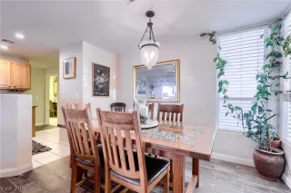 Photo #5: 2208708 Listing