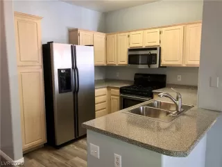 Photo #4: 2208731 Listing