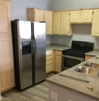 Photo #5: 2208731 Listing