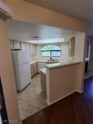 Photo #4: 2208758 Listing