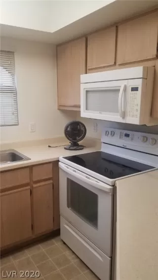 Photo #6: 2208758 Listing