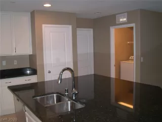 Photo #4: 2208790 Listing 