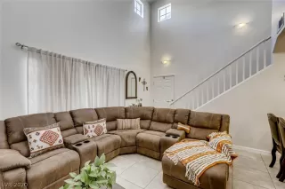 Photo #5: 2208816 Listing