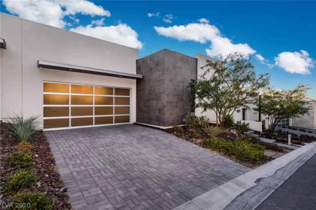 MLS: 2208833 Condo For Sale