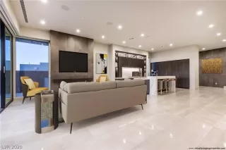 Photo #3: 2208833 Listing