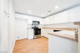 Photo #1: 2208839 Listing