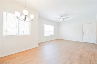 Photo #2: 2208839 Listing