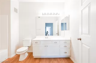 Photo #4: 2208839 Listing