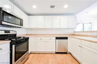 Photo #6: 2208839 Listing