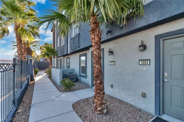 MLS: 2208863 Condo For Sale