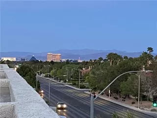 Photo #5: 2208863 Listing