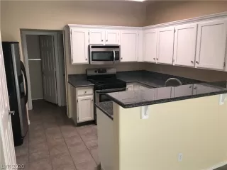 Photo #2: 2208928 Listing