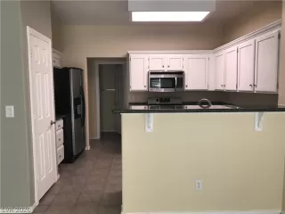 Photo #3: 2208928 Listing