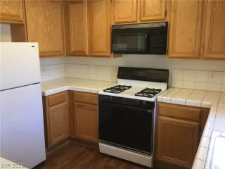 Photo #5: 2208935 Listing 