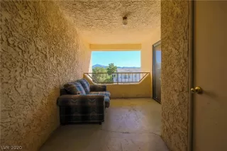 Photo #5: 2208946 Listing