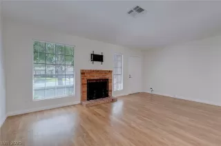 Photo #5: 2209077 Listing 