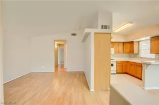 Photo #2: 2209134 Listing